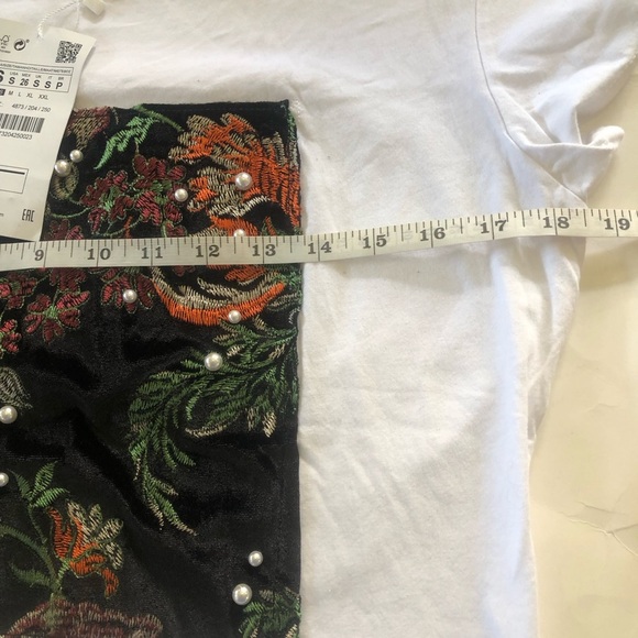 Zara W / B Velvet Patch Embroidered Floral and Pearls Details Short Sleeves Top - Picture 7 of 9